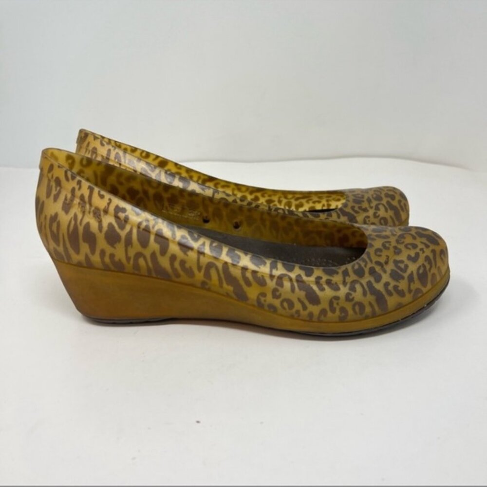Crocs Leopard print Carlisa Size 9 black brown wedge